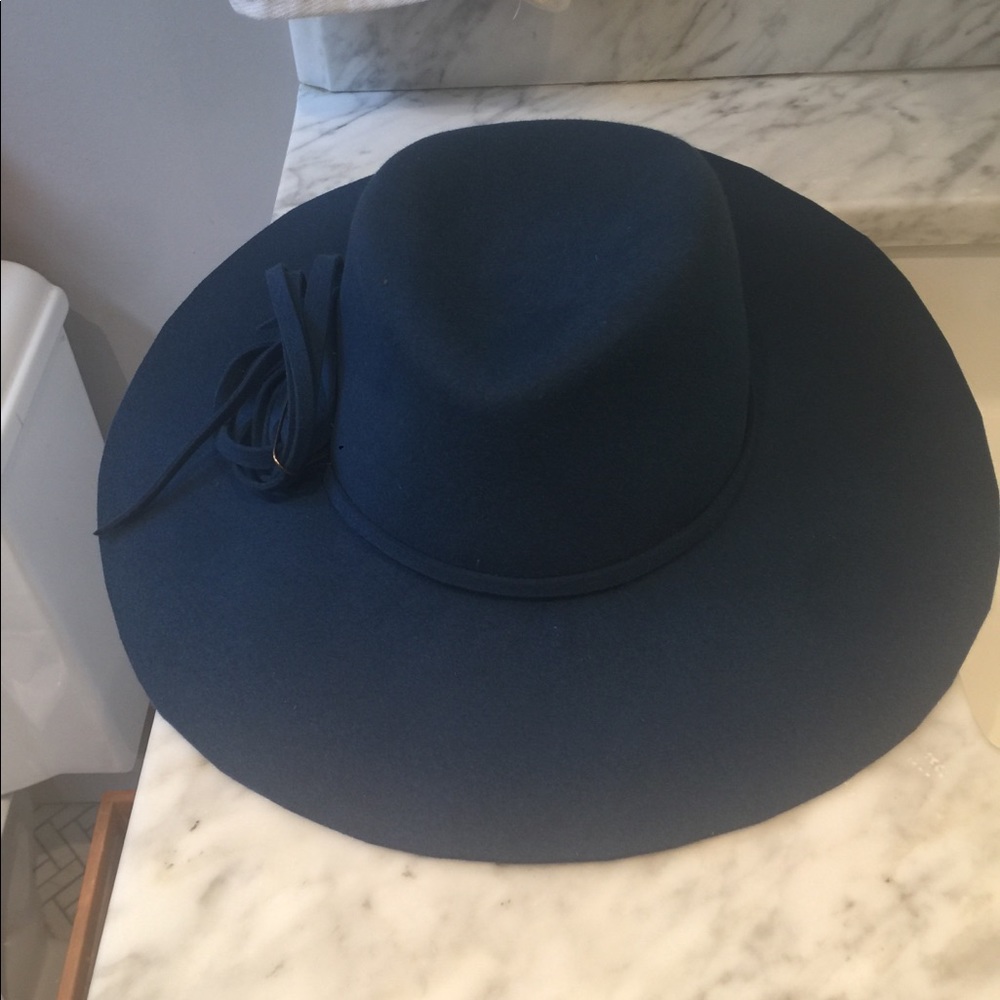 Unbelievable hat. Great for now or fall.